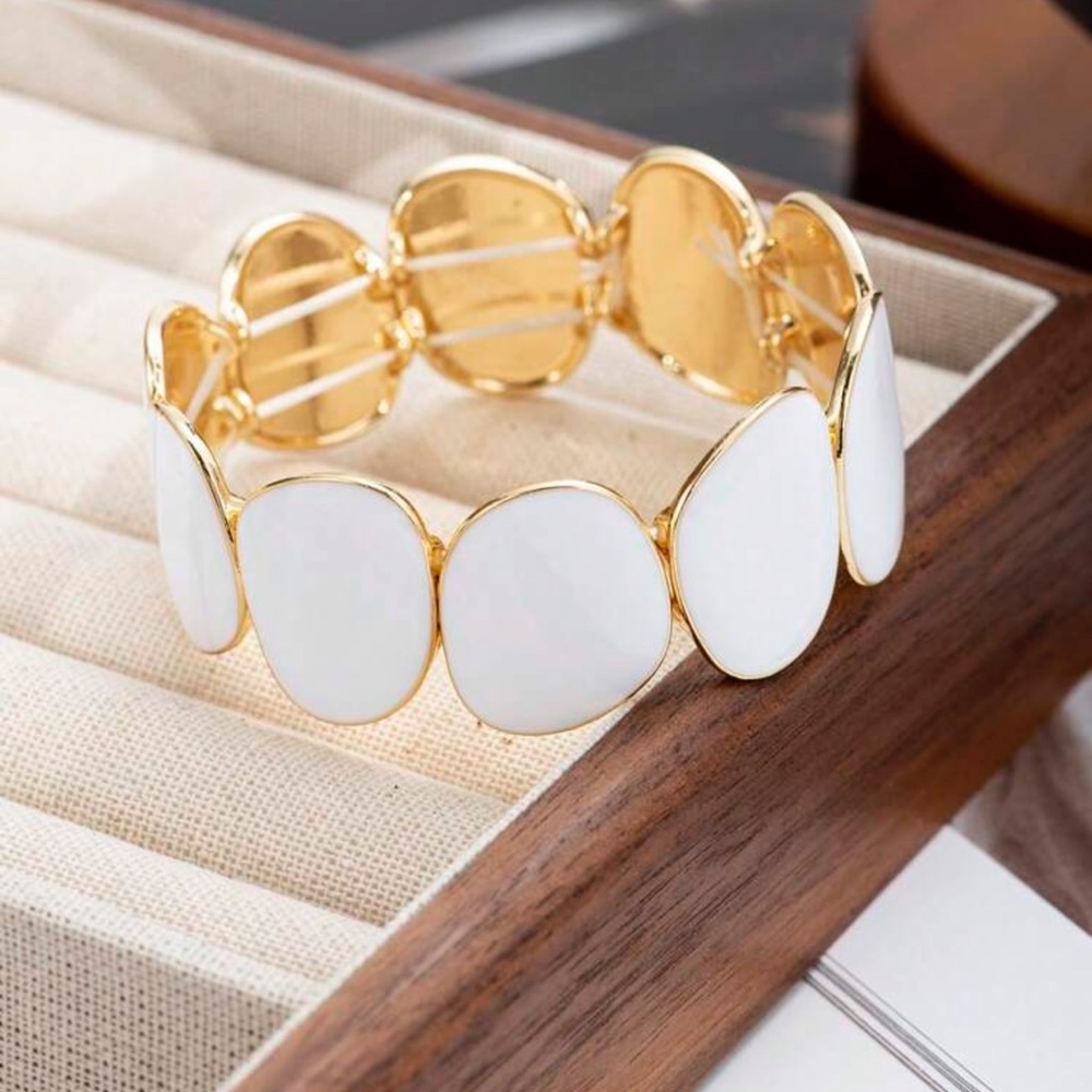 Elegant Gold and White Bracelet